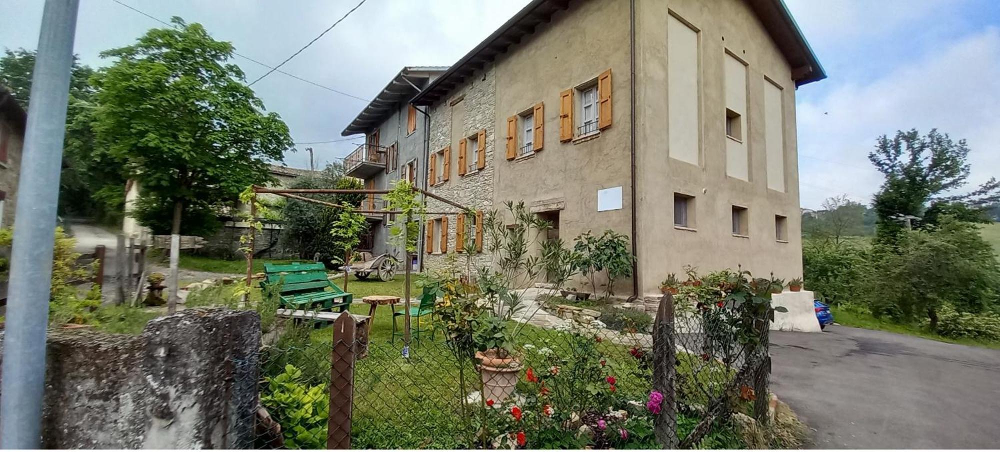 Hotel La Casa Di Lillia à Castelnovo ne' Monti Extérieur photo
